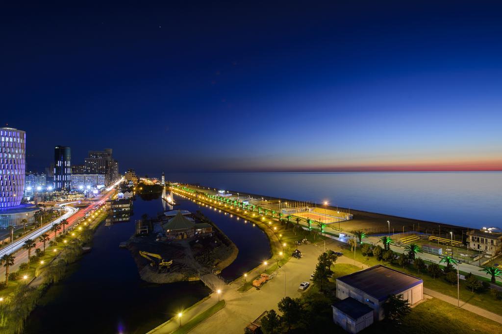 Apartment At The Seaside Batumi Exterior photo